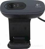 - Logitech HD Webcam C270 (Black)     
