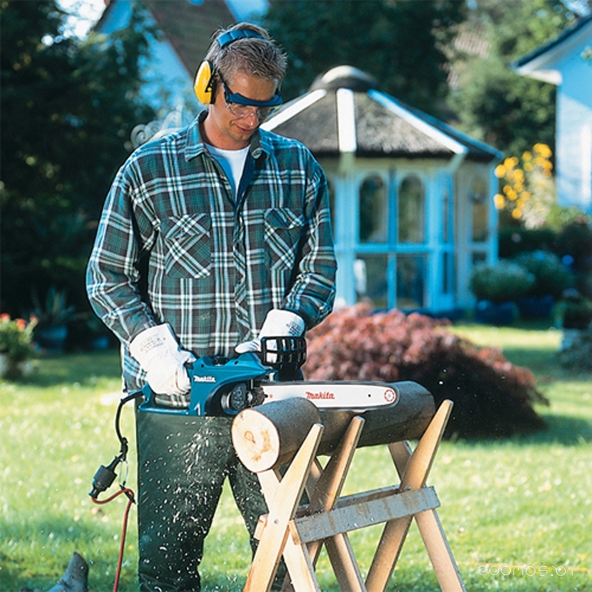 ������������� ���� Makita UC4041A �  �������� ������� �������